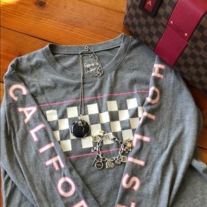 Hollister Color Changing Graphic Tee Cropped Top